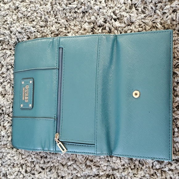 Guess wallet - Picture 3 of 4